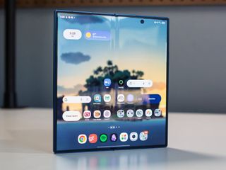 thumbnail - Samsung Foldable Phone